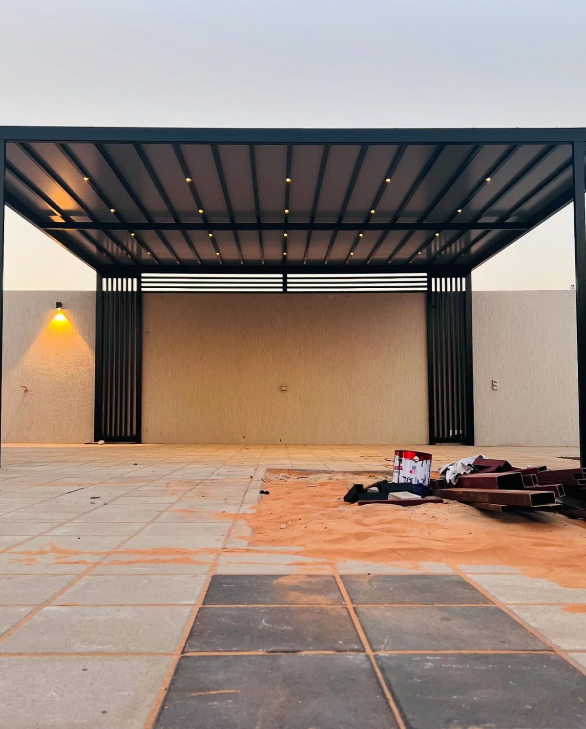 مظلات حديثة للحدائق المنزلية